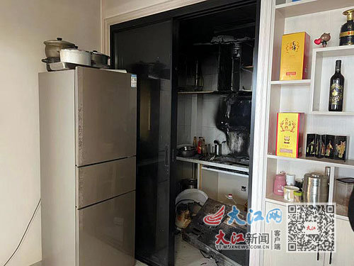 厨房一片狼藉