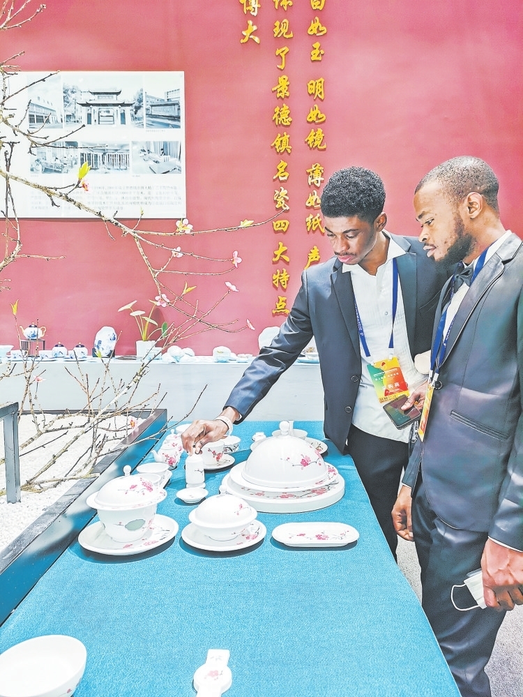 国际客商参观瓷博会