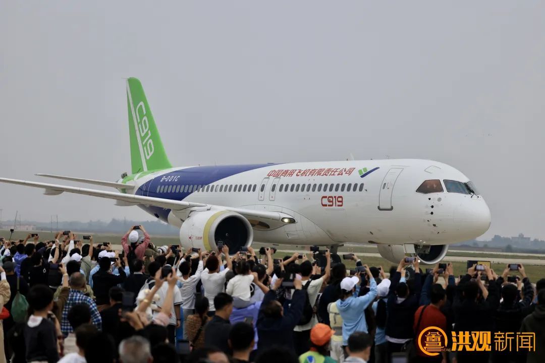 2023中国航空产业大会暨南昌飞行大会现场人气火爆