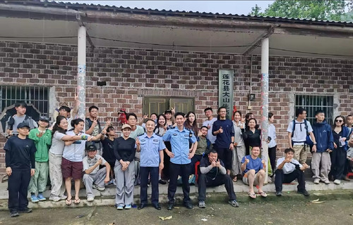 警民合影(25417345)-20250603123042.jpg